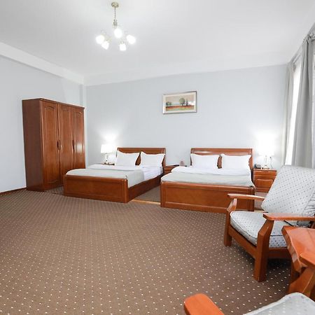 Khujand Grand Hotel エクステリア 写真