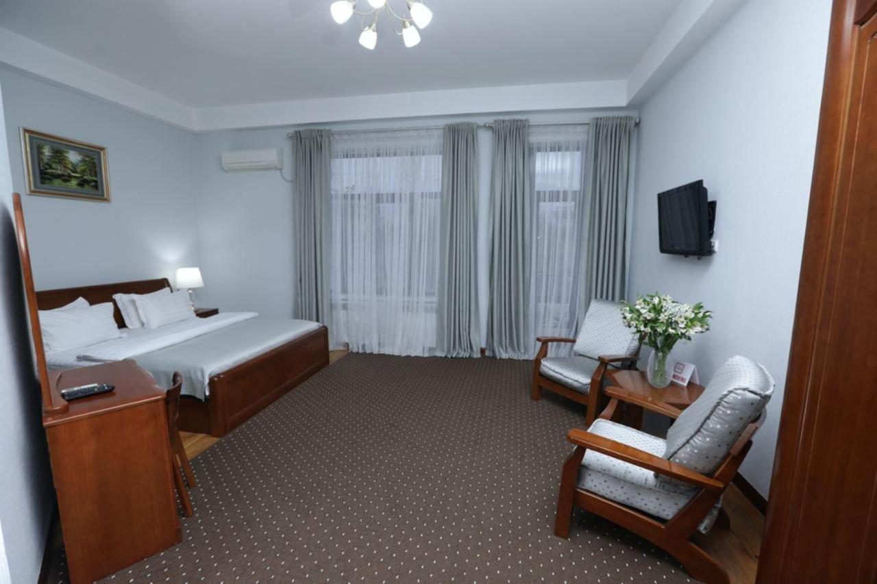 Khujand Grand Hotel エクステリア 写真