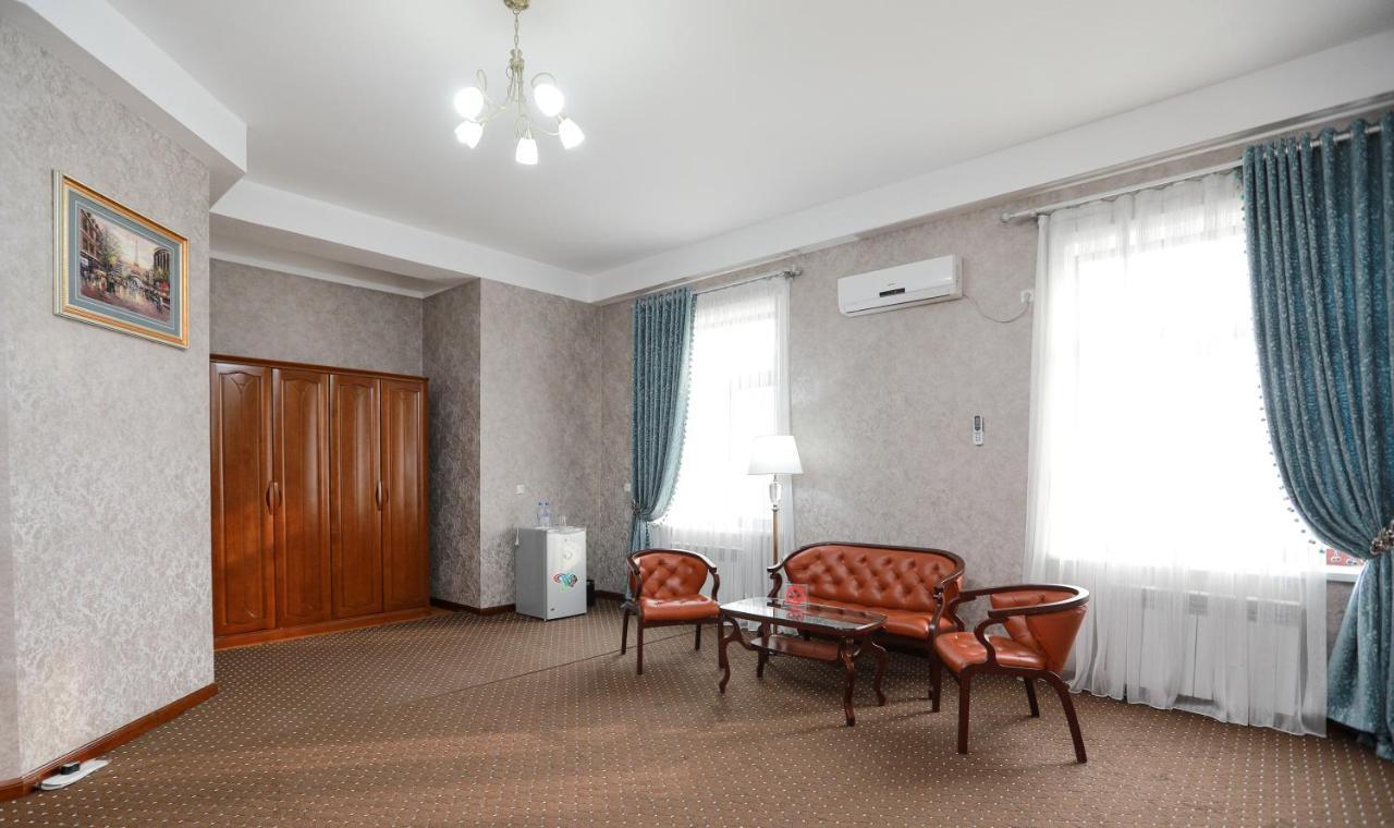 Khujand Grand Hotel エクステリア 写真